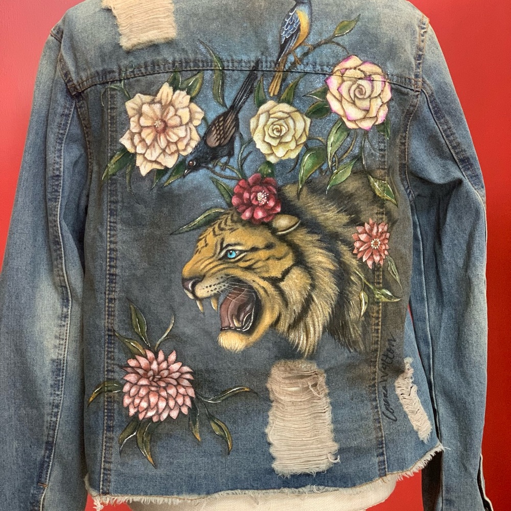 Hand painted Denim Jacket TIGER NEW Women’s SZ MD big cats lions OOAK - Picture 4 of 13